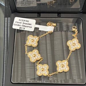 Clover 🍀 golden elegant bracelet, moissanite stone